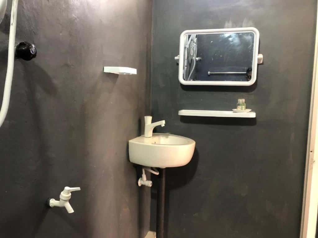 Budget Single Room - Image 3