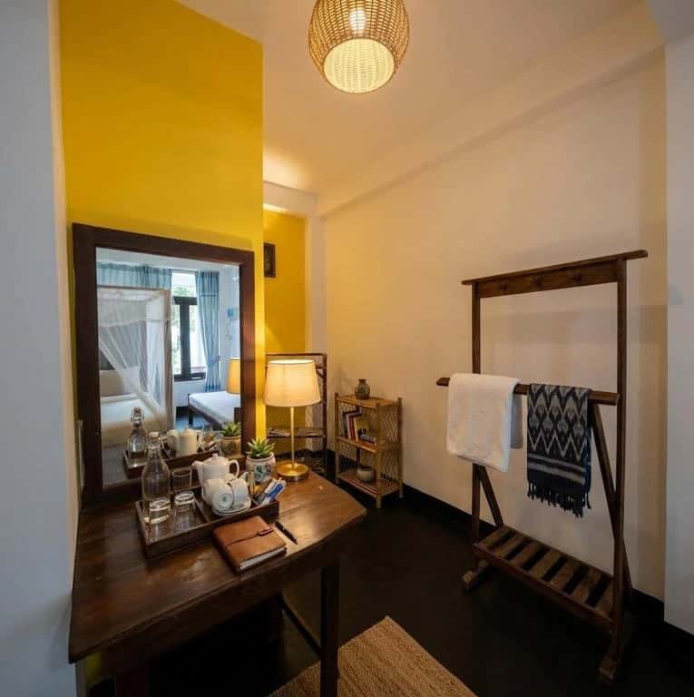 Double Room with Pool View - Image 3