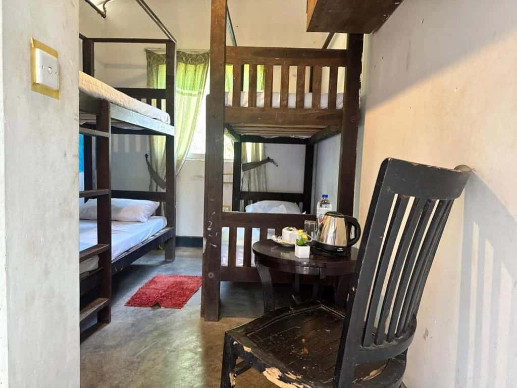 bed in 4-bed dormitory room - Image 1