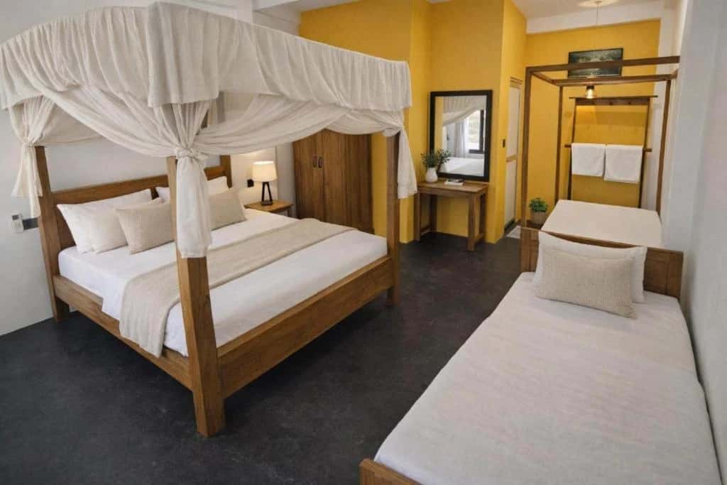 Deluxe Double Room with Balcony - Image 1
