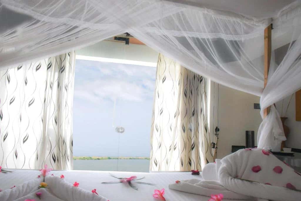 Deluxe Double Room With Balcony and Sea view - Image 3