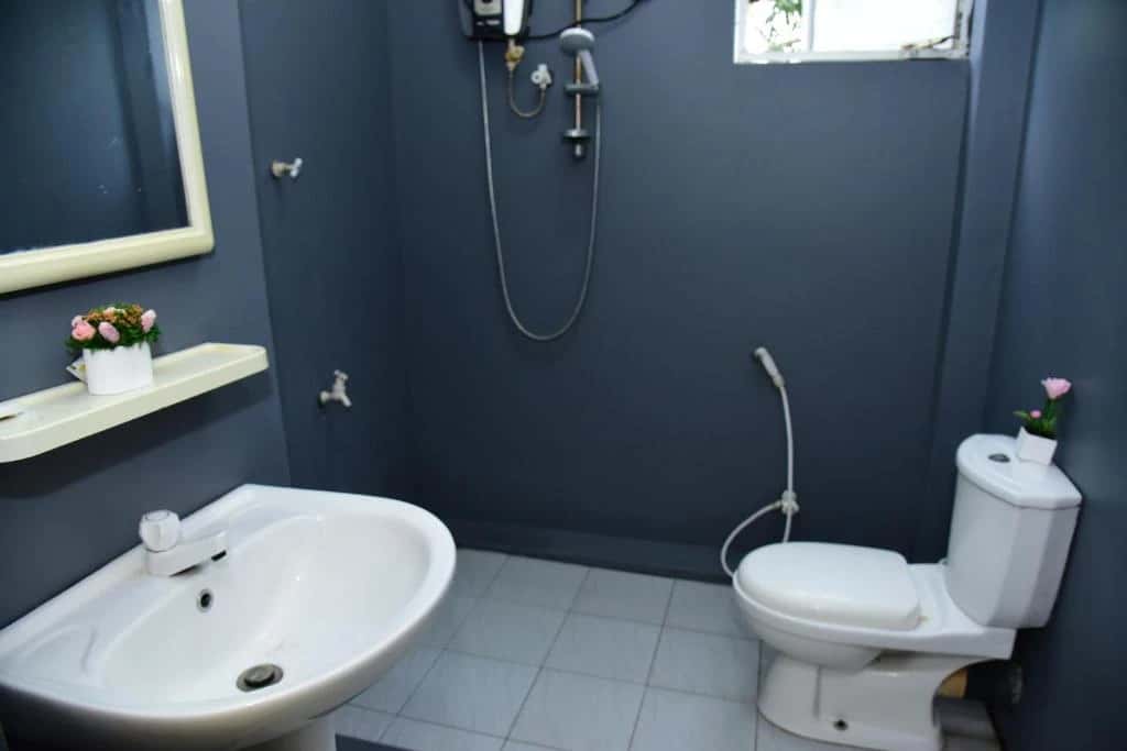 Double Room with Pool View - Image 2