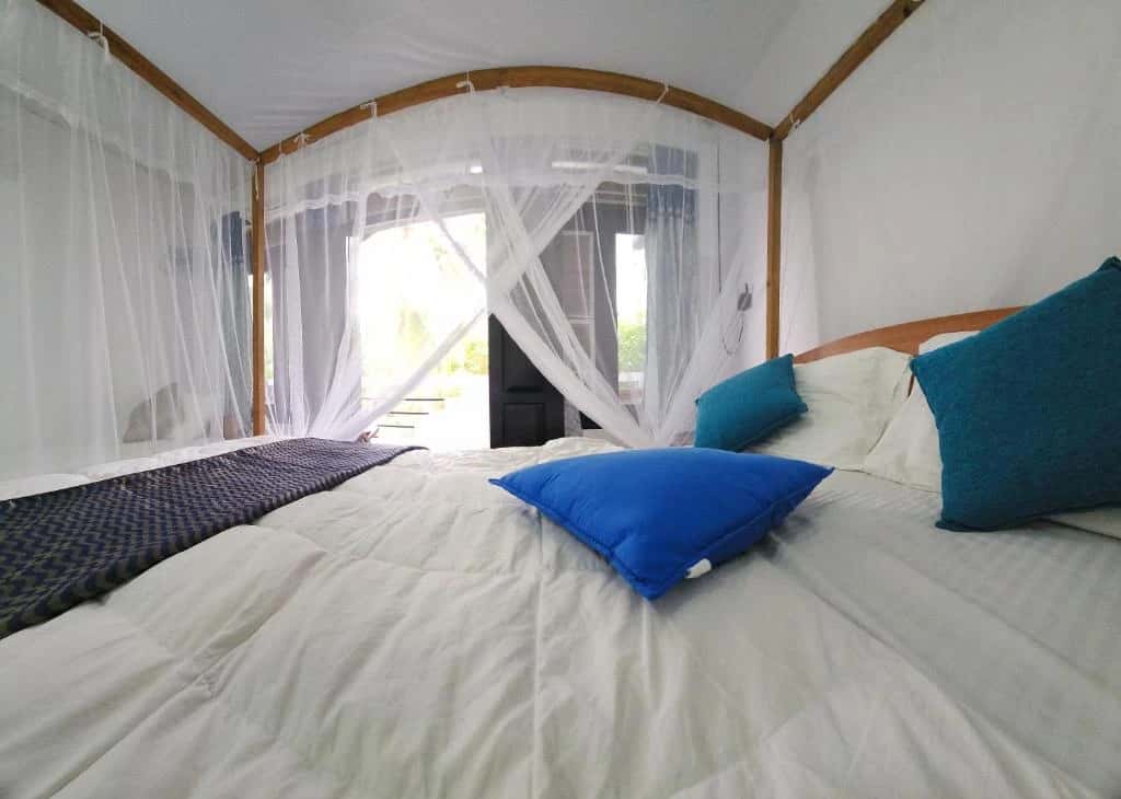 Deluxe Double Room with Balcony - Image 2